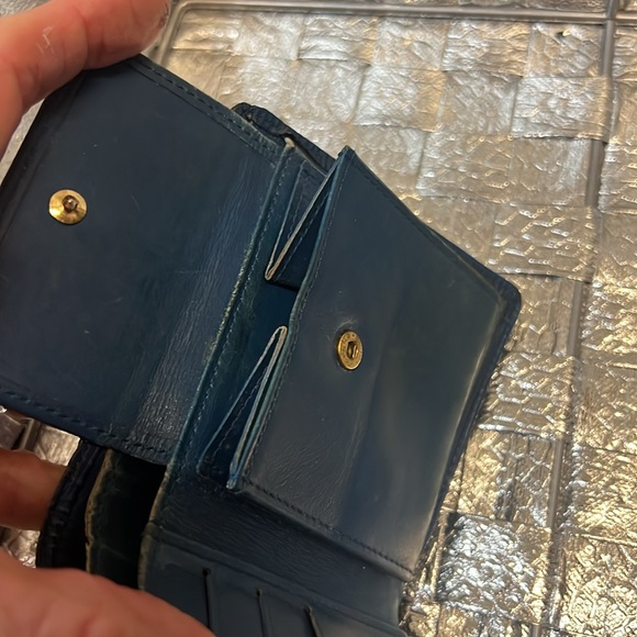 Authentic Louis Vuitton sapphire blue EPI bifold wallet - Picture 5 of 13